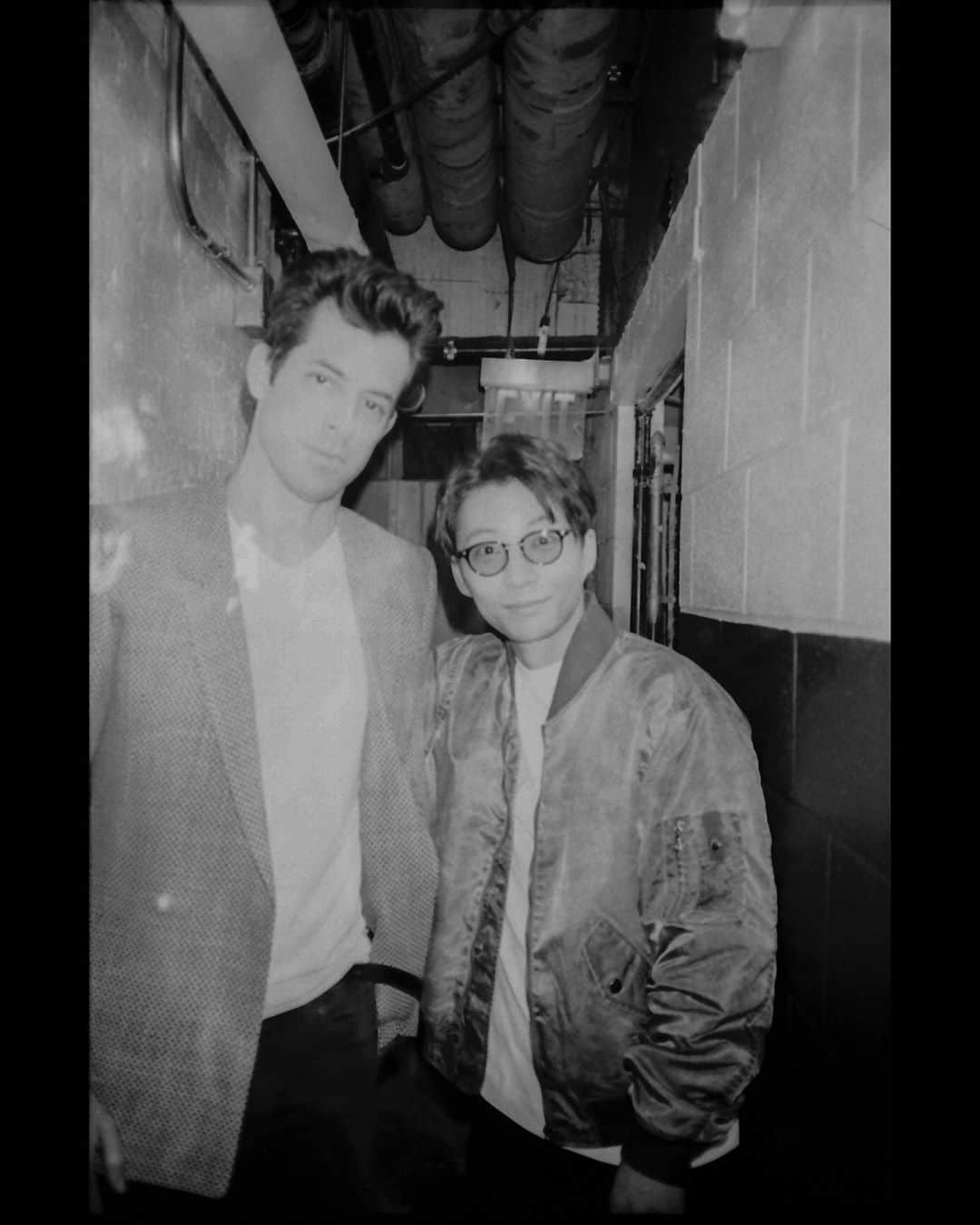 星野源さんのインスタグラム写真 - (星野源Instagram)「w Mark.  Photo by @fujiitaku  #GenHoshino #MarkRonson #PopVirusWorldTour」12月6日 21時00分 - iamgenhoshino