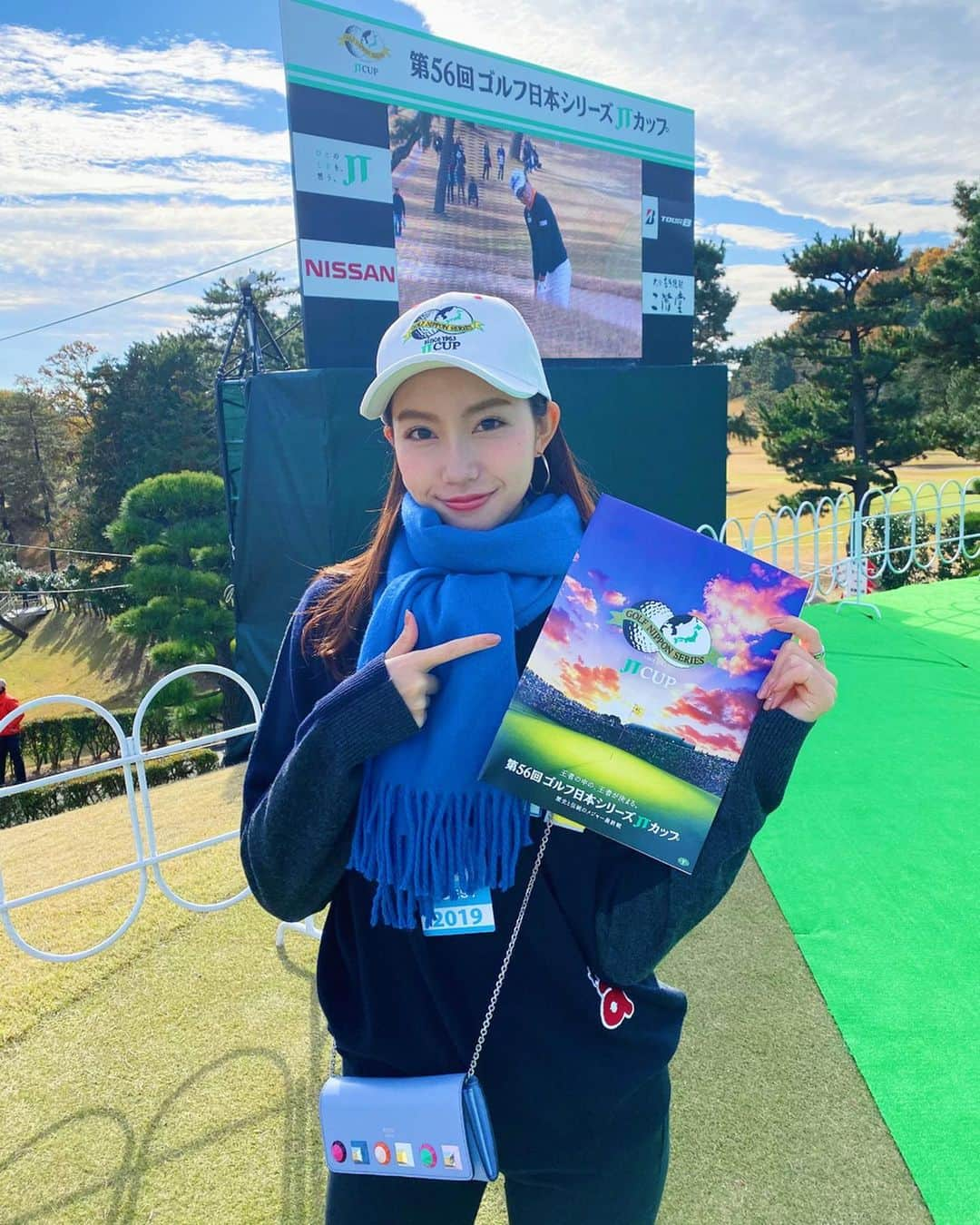 中島亜莉沙さんのインスタグラム写真 - (中島亜莉沙Instagram)「第56回ゴルフ日本シリーズ﻿ JTカップに観戦行ってきたよ🌟﻿ ﻿ 思ったことはプロのショット音と﻿ ロケットの発射音は同じ説🙆‍♀️笑﻿ ﻿ 紅葉綺麗だったり、﻿ 優勝者予想の投票コーナー﻿ あったりとっても楽しめた😇✊🏻﻿ ﻿ #golf #golftour  #jtcup ﻿ #男子プロゴルフツアー #日本シリーズJTカップ﻿ #男子ゴルフ #プロゴルファー #ゴルフ観戦 #東京よみうりカントリー #紅葉」12月6日 21時03分 - arisan_days