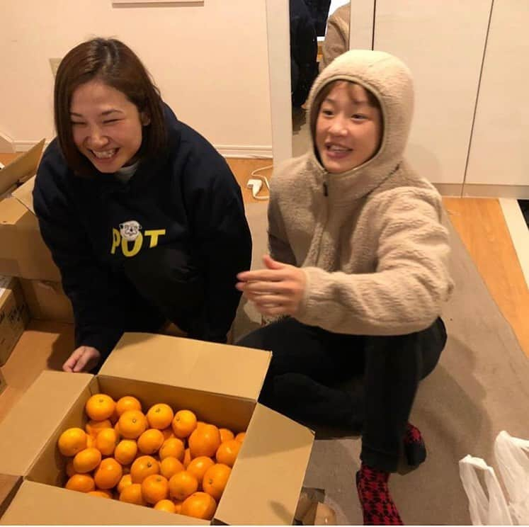 登坂絵莉さんのインスタグラム写真 - (登坂絵莉Instagram)「み！か！ん！🍊 甘い！甘い！甘い！ #和歌山みかん🍊」12月6日 21時08分 - eri_tosaka