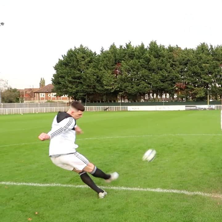 F2Freestylersのインスタグラム：「When you forget what the crossbar sounds like...👂😱😰 FULL VIDEO WITH @declanrice OUT NOW! 🎥」