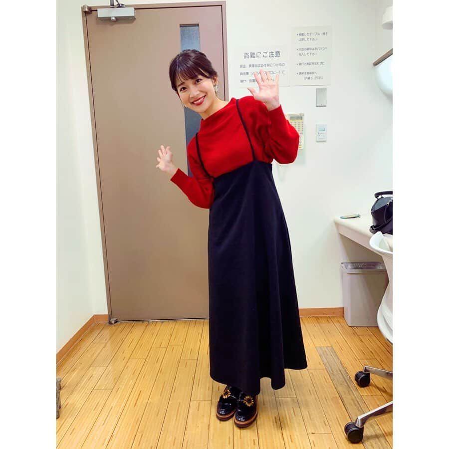 山本里菜さんのインスタグラム写真 - (山本里菜Instagram)「. 爆報THEフライデー 2時間スペシャルの収録でした☺️ . トップス→INDIVI  ジャンパースカート→ViS . 後ろのリボンが可愛かったです❤️ . . #爆報theフライデー  #スペシャル #衣装 #ジャンパースカート」12月6日 21時26分 - rinayamamoto_0622