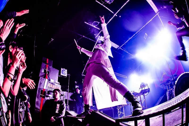 Tatsuya Amanoのインスタグラム：「Thanks Miyazaki SR BOX🇯🇵🤘🏻﻿ ﻿ Operation X Tourどこの会場も最高！ここからまだまだ続くし、まだまだ攻めてくよ💥﻿ ﻿ Photo by @cazrowaoki」