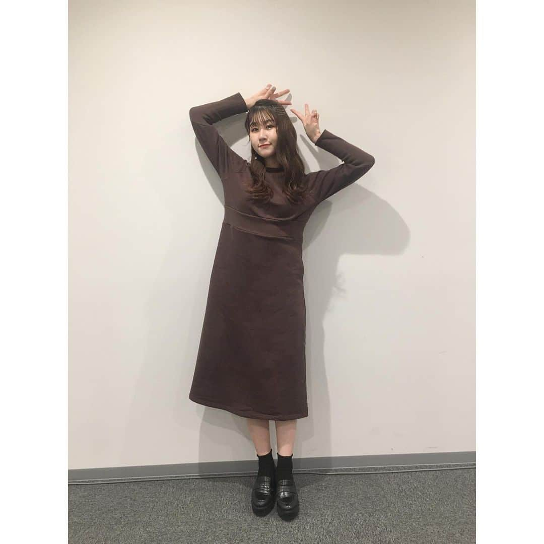 かれん（古賀かれん）さんのインスタグラム写真 - (かれん（古賀かれん）Instagram)「﻿ 今日は、名古屋﻿ ﻿ 中京テレビ　キャッチ！にて﻿ 綺麗なツリーの前で﻿ 生歌披露させてもらいました﻿ ﻿ 本当に寒かったので皆さん﻿ 暖かくしてくださいね！﻿ ﻿ #かれんのしふく﻿ #今日はミルフェのスウェットワンピ﻿ #ピアスもお気に入り﻿ #ピアスはローリー」12月6日 21時32分 - lgm_karen_official