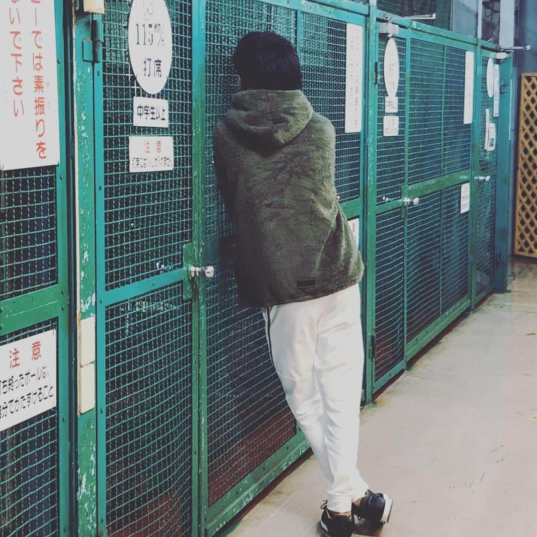 おっさんずラブ 武蔵の部屋さんのインスタグラム写真 - (おっさんずラブ 武蔵の部屋Instagram)「あ、待って待って。 スカッとしにきたら目撃したなり⚾️ #武蔵センテンススプリング #ネットと同じ色の服着た春田 #モコモコ同系色尊いぜコノヤロー #空振りしまくる四宮 #デッドボールしてしまえコンチクショー #機長情緒不安定なり」12月6日 21時32分 - musashis_room