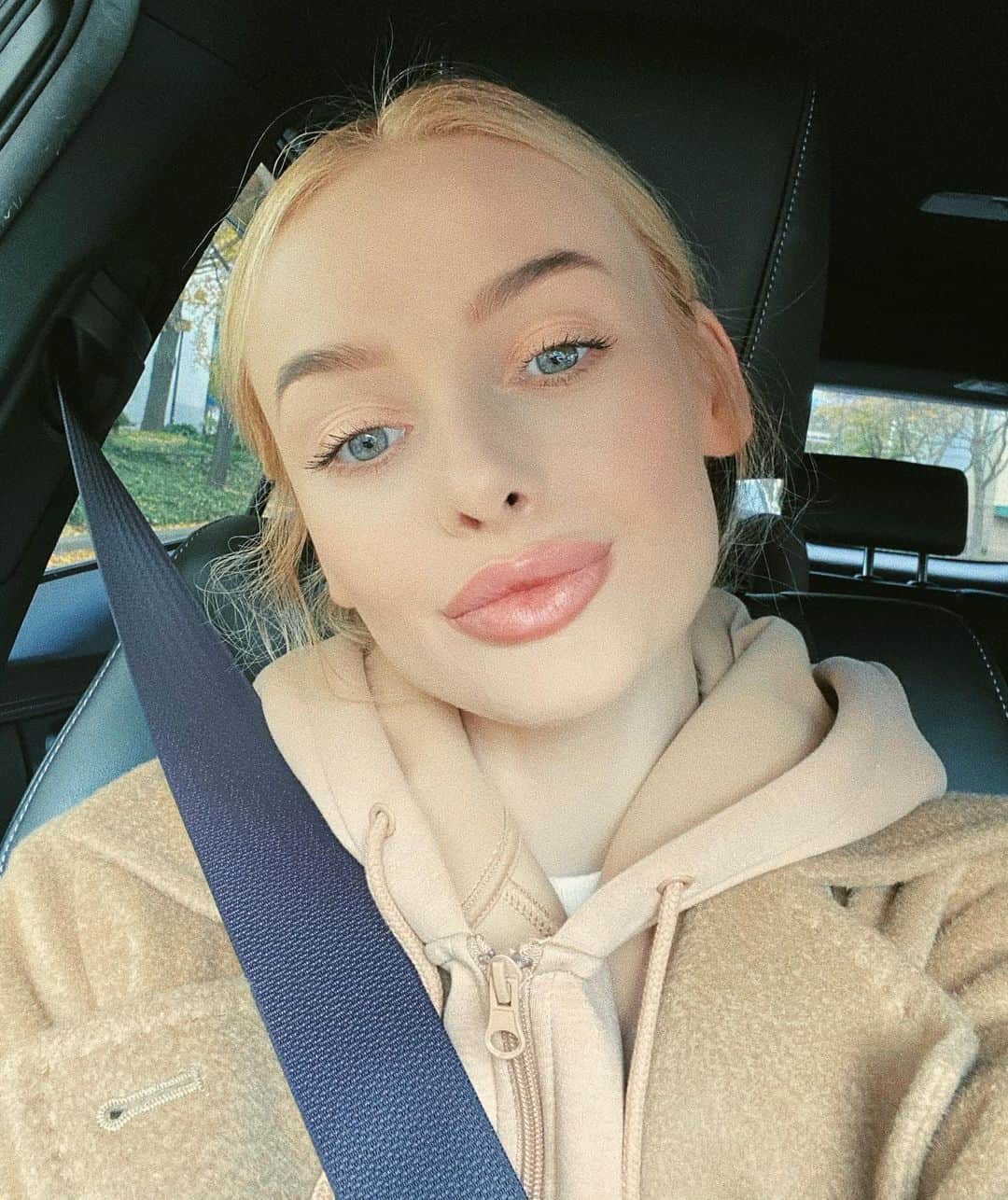 リアノン・ランゲラック（ミッチェル・ランゲラックの妻）のインスタグラム：「Snow White ❄️」