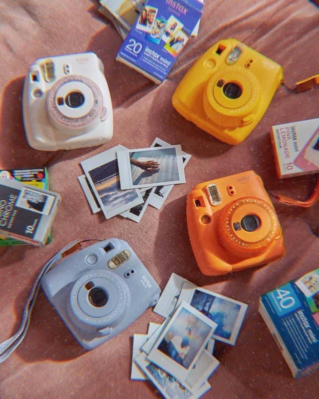 Urban Outfittersさんのインスタグラム写真 - (Urban OutfittersInstagram)「Happy Day 6 of #12DaysofUOGifted (and #FujiFriday)! Want to win a Fuji Instax camera and film? Follow @UrbanOutfitters, tag a friend in the comments, and we’ll pick a winner by Monday, 12/9! @fujifilm_instax_northamerica #UOTech」12月7日 7時20分 - urbanoutfitters