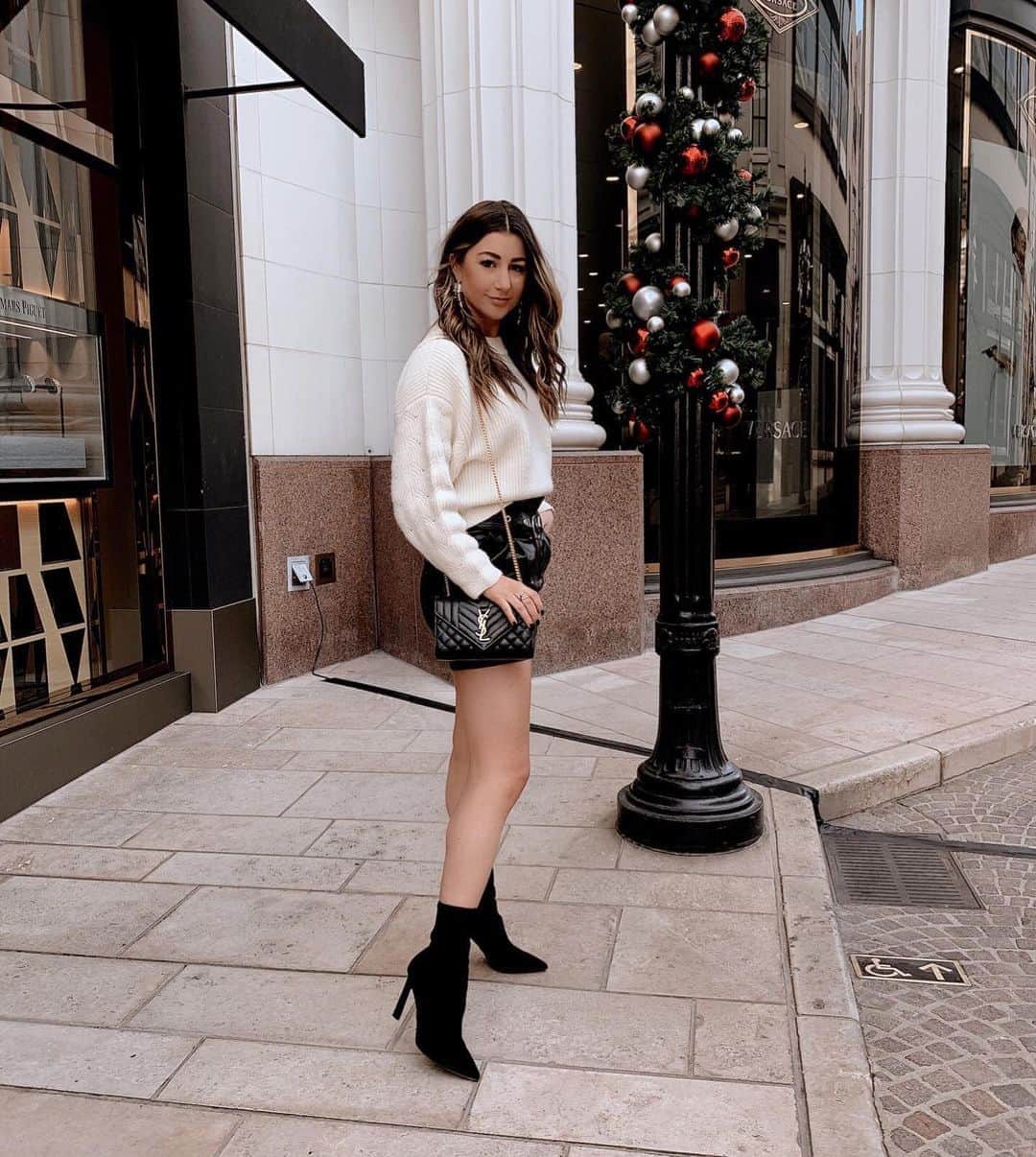 ALDO shoesさんのインスタグラム写真 - (ALDO shoesInstagram)「Boot up. Style up. Be merry. Our Dwaolia sock booties are here to lift all your party outfits to new heights. Shop @emilyemig’s look in bio. #AldoCrew #AldoShoes」12月7日 7時20分 - aldo_shoes