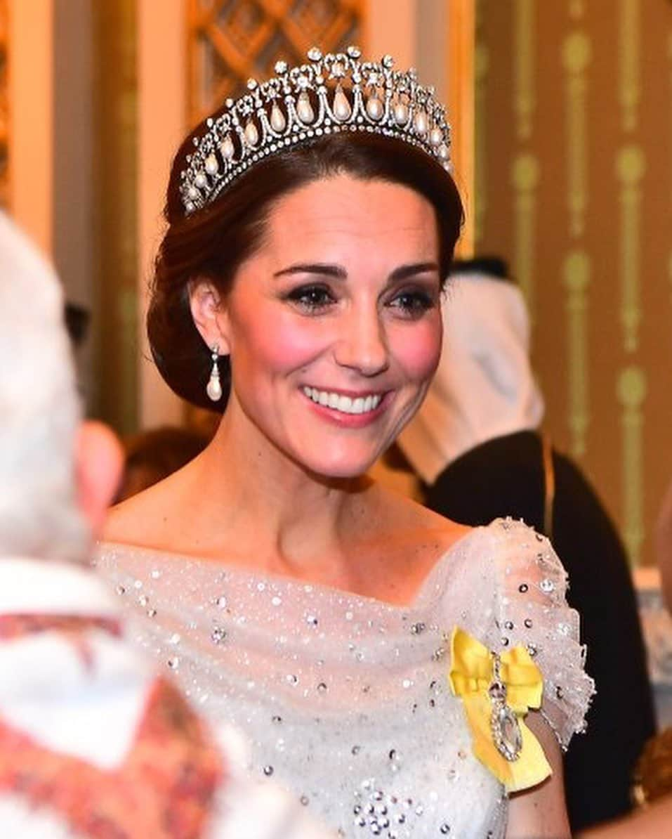 People Magazineさんのインスタグラム写真 - (People MagazineInstagram)「Kate Middleton is about to have a rare tiara moment at one of the glitziest events in the royal calendar, the annual Diplomatic Corps reception. But which one will she wear? 👑 Swipe to see some of her gorgeous tiara moments, and tap the bio link for more. ✨ | 📷: JOHN STILLWELL - WPA POOL/GETTY, INDIGO/GETTY, VICTORIA JONES - WPA POOL/GETTY, DOMINIC LIPINSKI/WPA POOL/GETTY IMAGES」12月7日 7時22分 - people