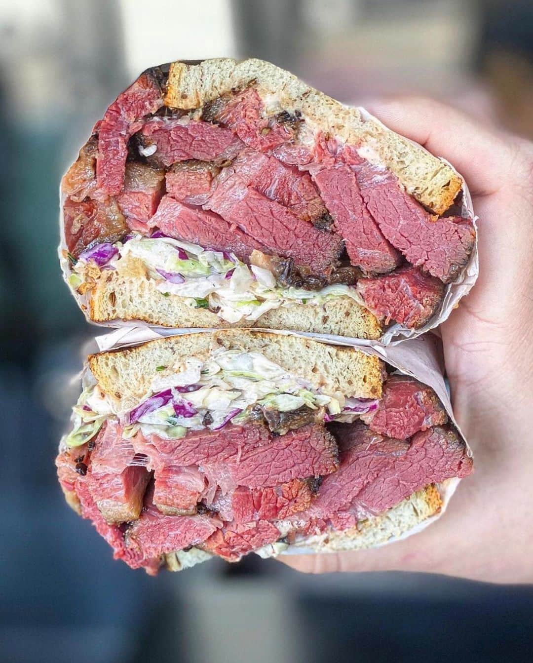 Eater LAさんのインスタグラム写真 - (Eater LAInstagram)「Pastrami sandwich stunner from @slab. Thanks to our Eater LA Senior editor @overoverunder for this fantastic 📸. Hashtag #eaterla on your best photos for a chance to be featured.」12月7日 7時38分 - eater_la