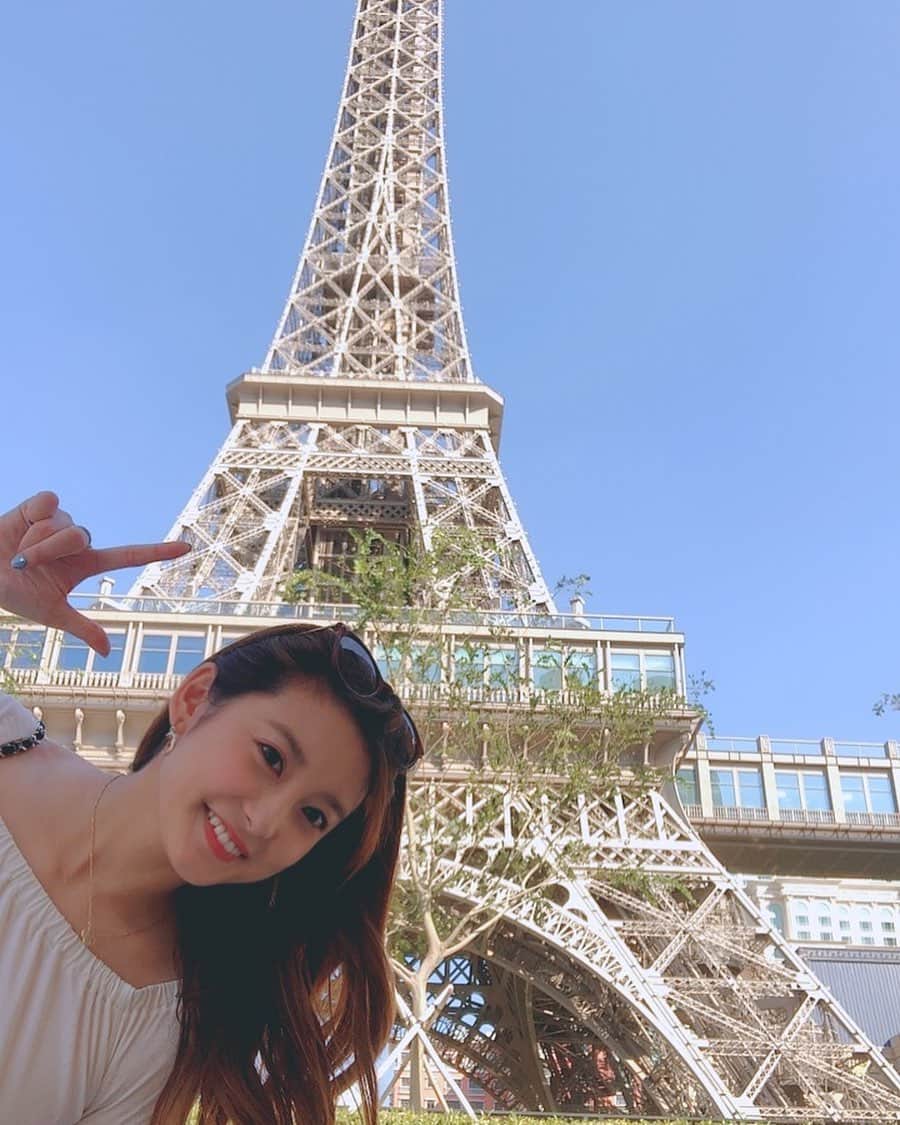 のインスタグラム：「合成なの？ってくらい綺麗だった😍 #macau #theparisianmacao #bluesky #beautifulview #greatphoto  #青空 #コントラスト #綺麗 #快晴」