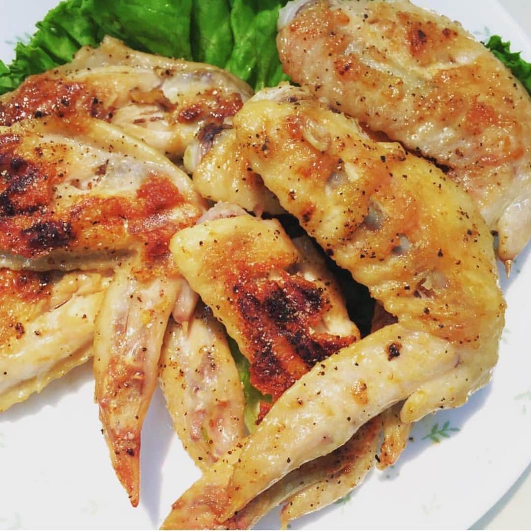 UchiCookのインスタグラム：「Crispy chicken wings done by @bigbang.megu using the Steam + Grill! 🤩 These look so delicious!  Get your Steam + Grill — www.uchicook.com ♨️ - - - - #uchicook #steamgrill #indoorgrilling #fasthealthyfood #kitchentools #kitchenware #cookware #homechef」