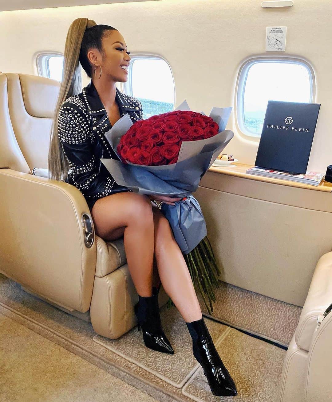 リアン Vのインスタグラム：「Had the best time traveling with @philippplein to Geneva to see how his new fragrance was created with the most successful master perfumer Alberto Morillas!  Now I CAN'T GET ENOUGH OF PHILIPP PLEIN THE $KULL™️ ▪ The New Perfume for Men and Women ▪  Only available exclusively in the Philipp Plein boutiques and Online on plein.com▪  THE STEPS YOU TAKE CAN DISRUPT INDUSTRIES ▪  #TheSkull #PhilippPlein」