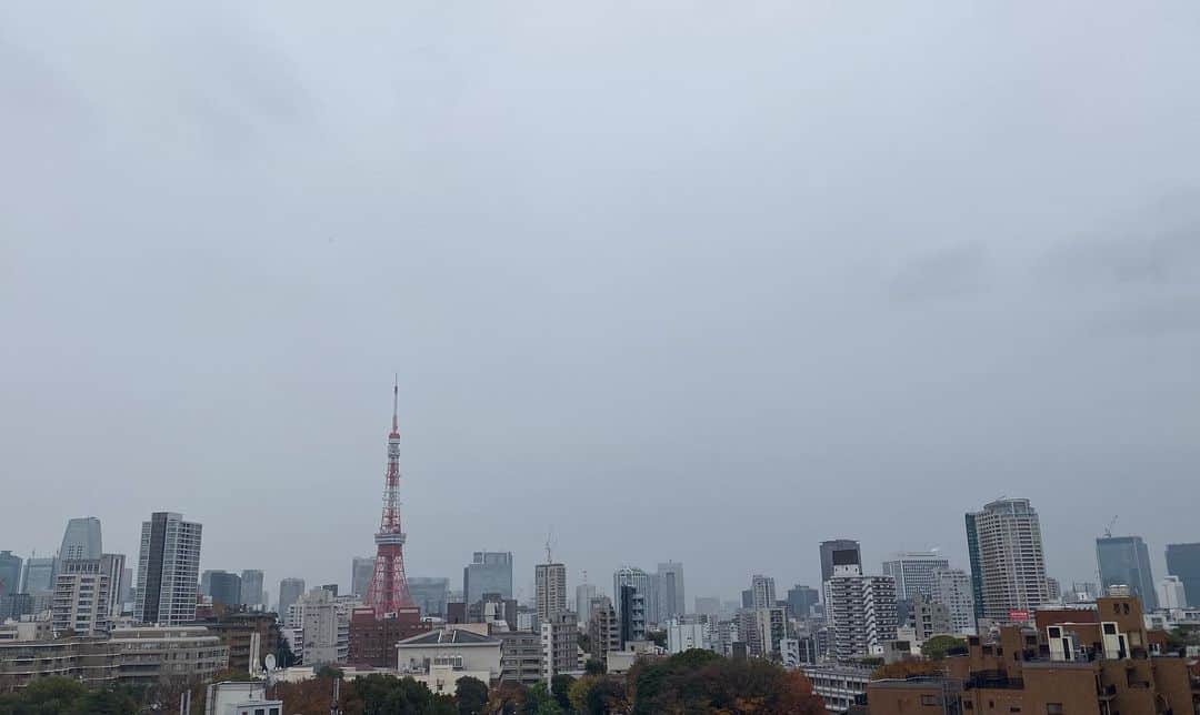 テレ朝newsさんのインスタグラム写真 - (テレ朝newsInstagram)「きょうの日中は全国的に雲が多く、関東では南部を中心に冷たい雨が降り、山沿いでは雪でうっすらと積もる所がありそうです。北陸や北日本でも午後は雨や雪が降るでしょう。 #テレビ朝日#テレ朝#テレ朝news#ニュース#六本木#japan#tokyo#roppongi#tvasahi#news#follow#フォロー#写真#テレビ局#動画ニュース#雨#天気#曇#天気予報#いまそら」12月7日 8時18分 - tv_asahi_news