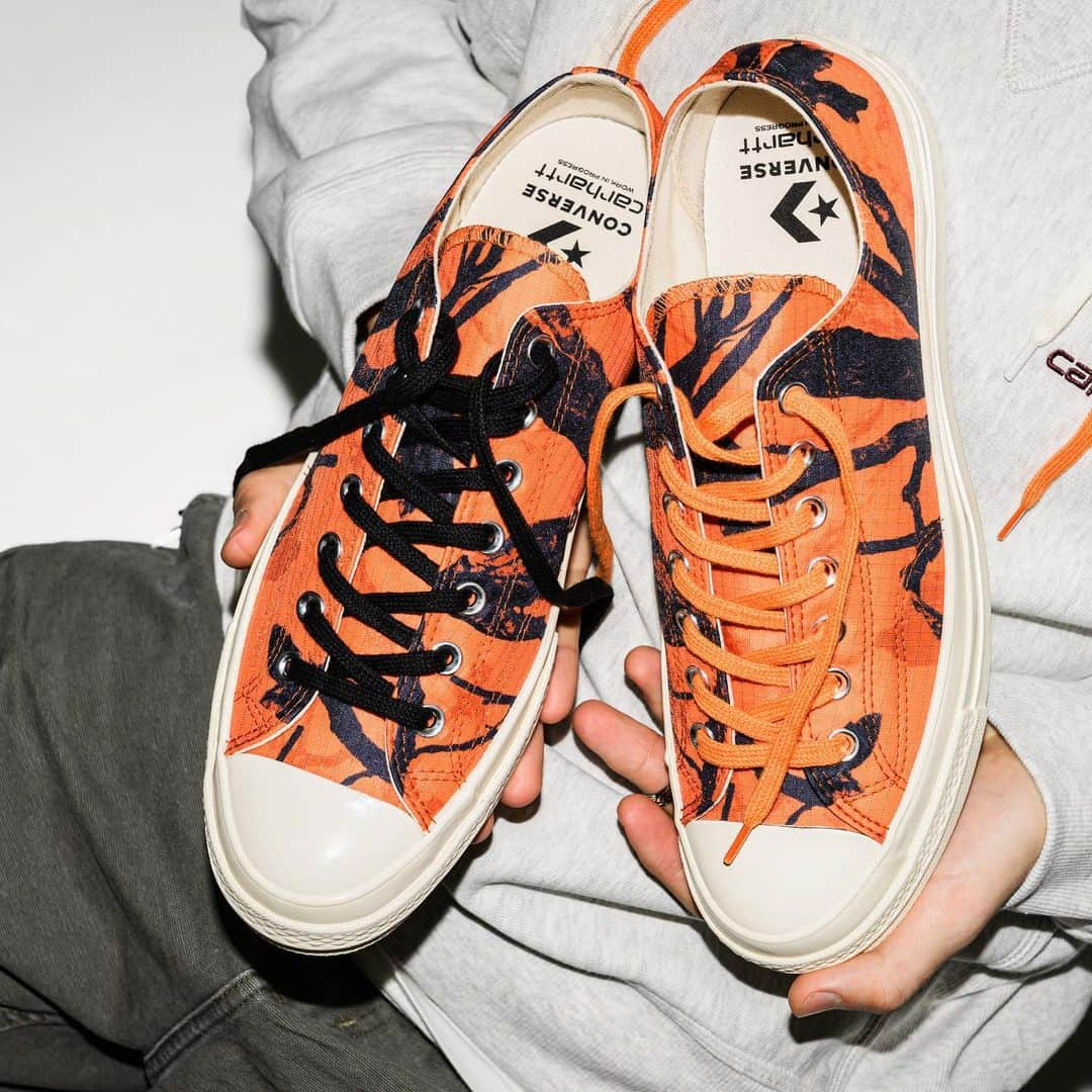 HYPEBEASTさんのインスタグラム写真 - (HYPEBEASTInstagram)「@hypebeastkicks: @converse and @carharttwip are reuniting for two takes on the Chuck 70 silhouette. Influenced by Carhartt WIP's Fall/Winter collection, the first colorway showcases an eye-catching bright orange camo print. The second colorway is a tonal black corduroy and cotton twill upper. Tying up the release are two sets of Carhartt WIP-branded laces and co-branded footbeds.⁠⠀ Photo: Carhart WIP」12月7日 8時29分 - hypebeast