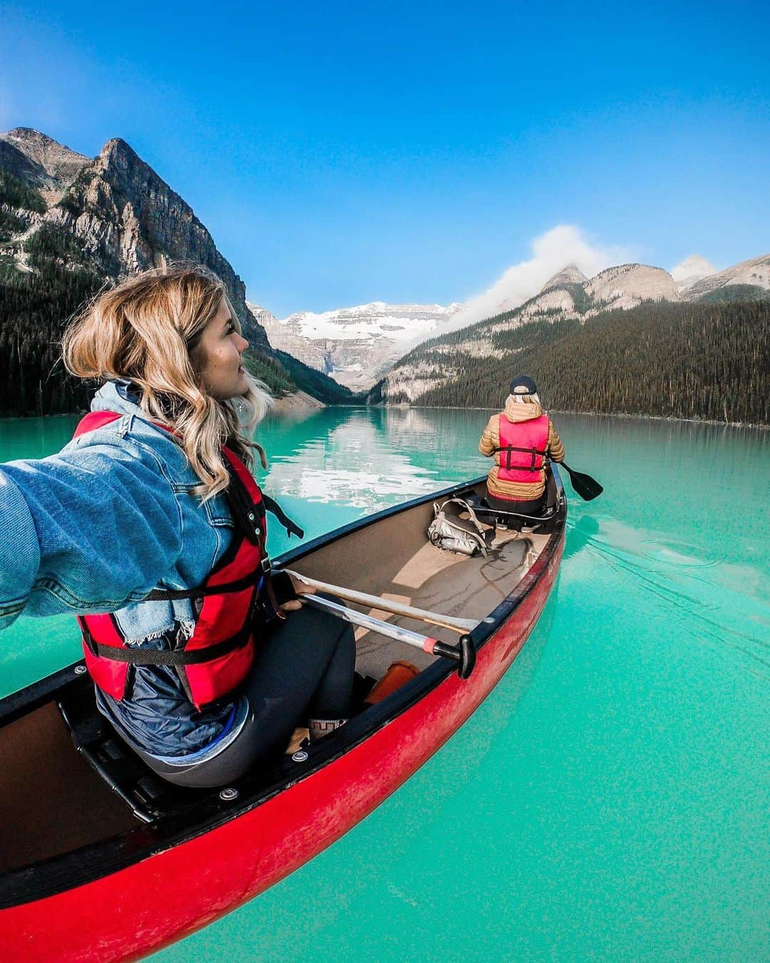 goproさんのインスタグラム写真 - (goproInstagram)「Photo of the Day: Initiate weekend. 🛶 #GoProFamily member @wheresmollie. • • • #GoProTravel #GoPro #LakeLouise #Canada #FridayFeeling #BanffNationalPark」12月6日 23時40分 - gopro