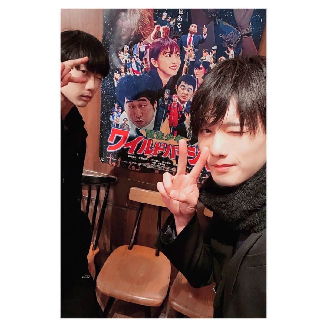 二見悠のインスタグラム：「魔法少年☆ワイルドバージン初日ありがとうございました。 明日からもよろしくお願いします。 ピースじゃないよ。ピースではありません。 #魔法少年ワイルドバージン」