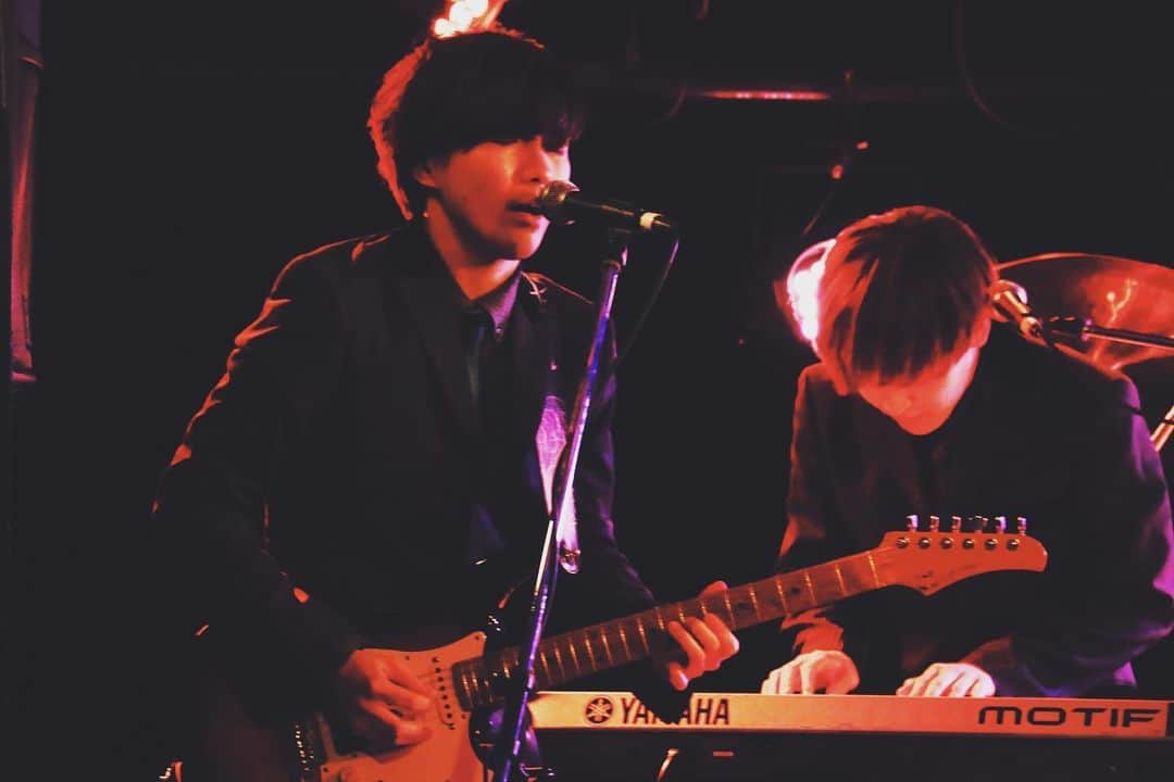 のインスタグラム：「2019.12.6 ＊ Thinking Dogs 8th Single『SPIRAL』Release TOUR ＊ 来ていただきありがとうございました！ ＊ 3月15日にまた名古屋に帰ってくるからね！待っててね！ ＊ そしてThinking Dogsさん、8枚目リリースおめでとうございます！ ＊ #Qyoto #TSUCHIYA #guitar #名古屋 #HeartLand #ThinkingDogs さん #BeardBrown さん #Live #band #rock #stage #nagoya #japan #keybord #sax #RYOTA #duo感がすごい」