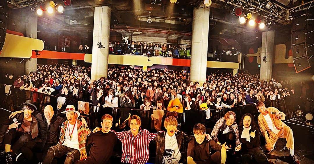 のインスタグラム：「「UNIT LIVE TOUR Final」  Collarsのみんなありがとう！ 「Soulmate」として一緒に歌ったしゅんさんありがとう！  最高にカッコいいバンドメンバーの皆さんありがとうございました！  僕らを支えてくれたスタッフさんありがとうございました！  歌えること、表現できること、伝えられること。  周りで支えてくれるみんながいるからです。  本当にありがとうございました！  2019.12.6  #japan #tokyo #KAZUYA #SOLIDEMO」