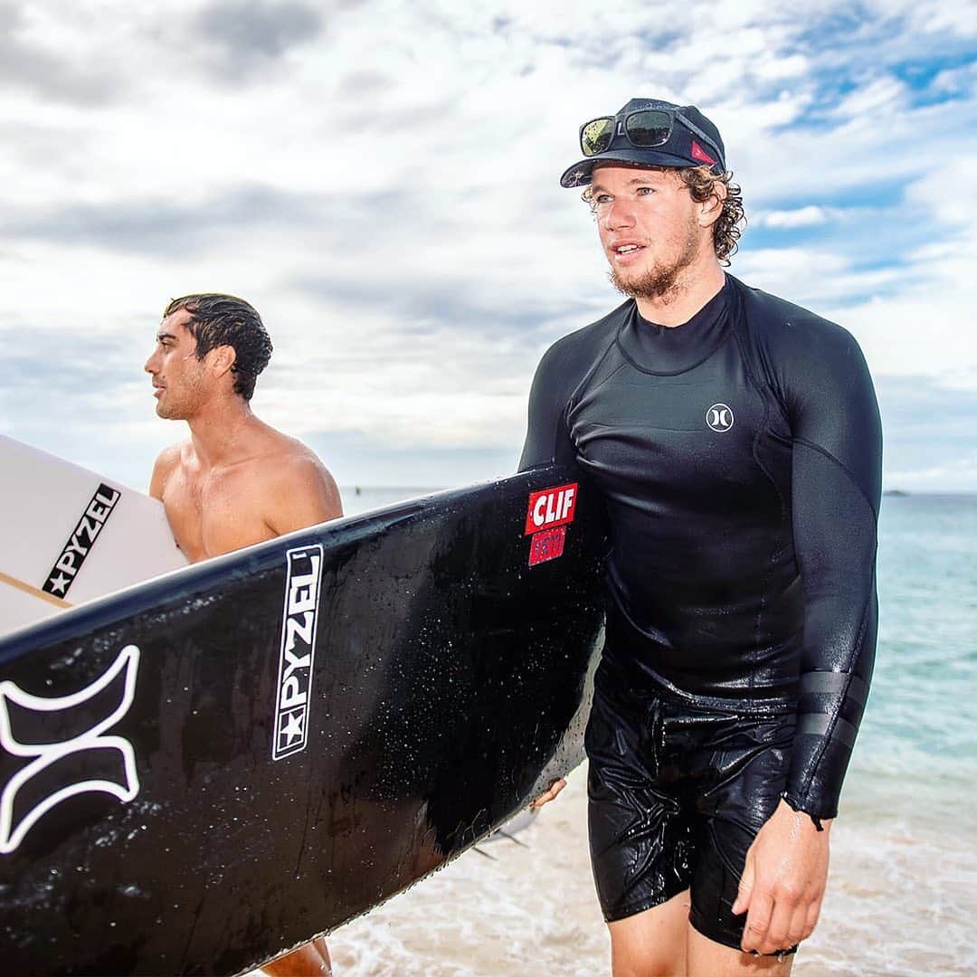hurleyさんのインスタグラム写真 - (hurleyInstagram)「A ceremony unlike any other. ⠀⠀⠀⠀⠀⠀⠀⠀⠀⠀⠀⠀ In our story, watch @John_john_florence and @Kai_lenny join the other invitees for the Eddie Aikau Big Wave Invitational opening ceremony. ⠀⠀⠀ #HurleyOhana」12月7日 0時32分 - hurley
