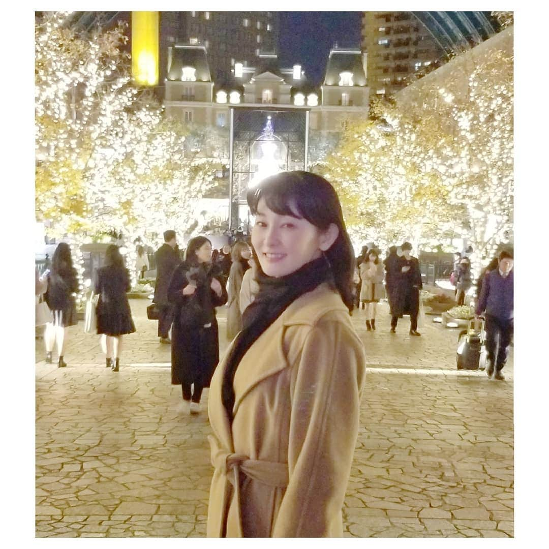 風花舞さんのインスタグラム写真 - (風花舞Instagram)「境田桃子ちゃんと。 恵比寿ガーデンプレイス39Fのロティサリー・ブルー🍴、 そのあとシャトーレストラン　ジョエル・ロブションの中にあるRouge Barへ。 一度行ってみたいと思っていたBar。 素敵だった✨  恵比寿ガーデンプレイスのイルミネーション、実は今年は3回目。  桃ちゃんとのご飯とお酒と楽しい会話は癒しそのもの😊  #恵比寿ガーデンプレイス#クリスマス#イルミネーション#ロティサリーブルー#シャトーレストラン#ジョエルロブション#rougebar#クリスマスツリー#恵比寿ガーデンプレイスタワー」12月7日 0時34分 - kazahanamai_official