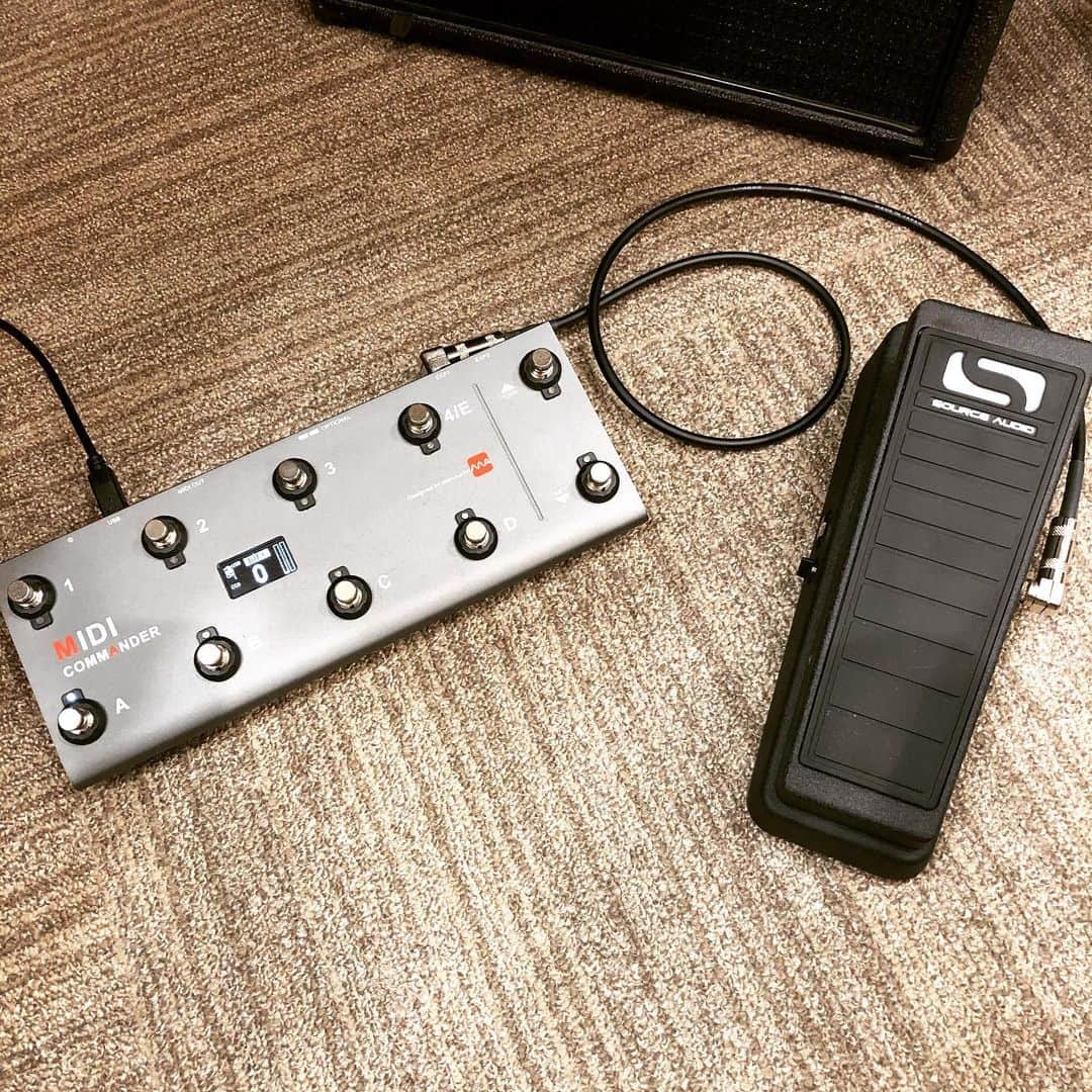 上杉洋史のインスタグラム：「Sauce Audio SA161 expression pedal doesn't work with Melo Audio Midi Commander because of polarity. So, I bought a mic cable and TRS plugs to make a cross cable for them. Now it works well! #crosscable #canare #tomoka #trs #midicommander #sa161」