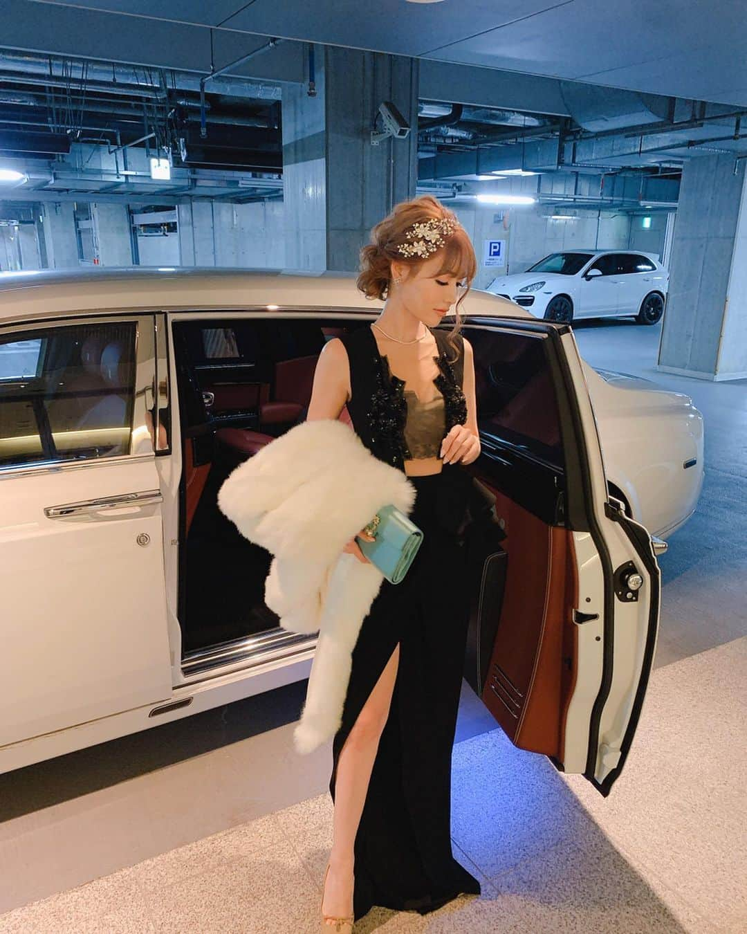 武藤静香さんのインスタグラム写真 - (武藤静香Instagram)「. ぴぇん💋🥂 . . . #ドレス#party#rolls_royce#ロールスロイス#ぴえん」12月7日 0時45分 - mutoshizuka0204