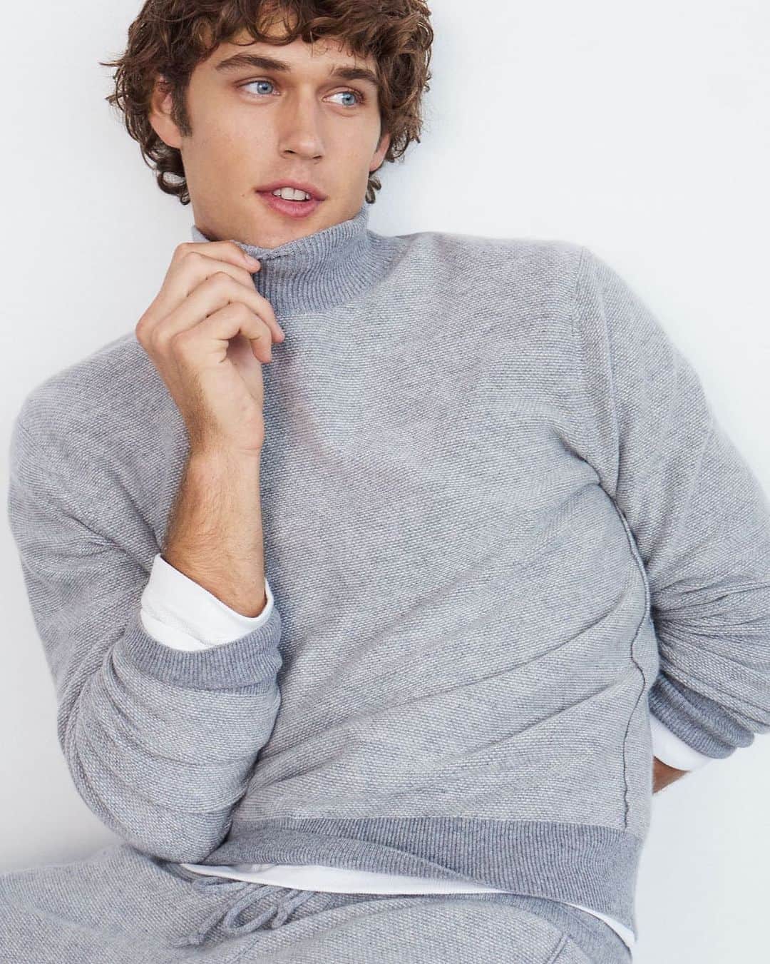 Club Monacoのインスタグラム：「Comfort zone. The classic sweatsuit gets a modern update in 100% cashmere.」