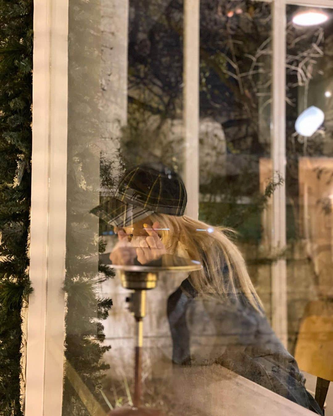 ダラ さんのインスタグラム写真 - (ダラ Instagram)「카페 여친짤 🍵 #겨울 #갬성」12月7日 1時15分 - daraxxi