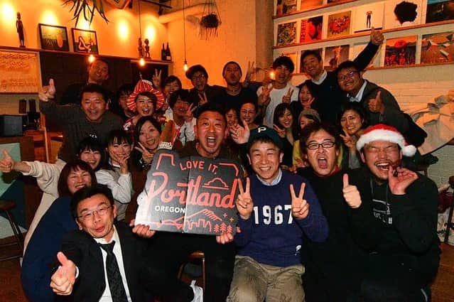 のインスタグラム：「全力で楽しかった、『Love It, Portland』ツアーの忘年会！  そうなんです。  ツアーがツアーで終わらない。  こうして自分にとって、とっても大切なコミュニティへと育っているのが、何よりも嬉しいです。  しかし、写真を振り返ってみると、自分の何ともまあ楽しそうなことw  最後の写真の表情よww  #tdx #loveitportland #loveitoregon #traveloregon #travelportland #ポートランド #オレゴン」