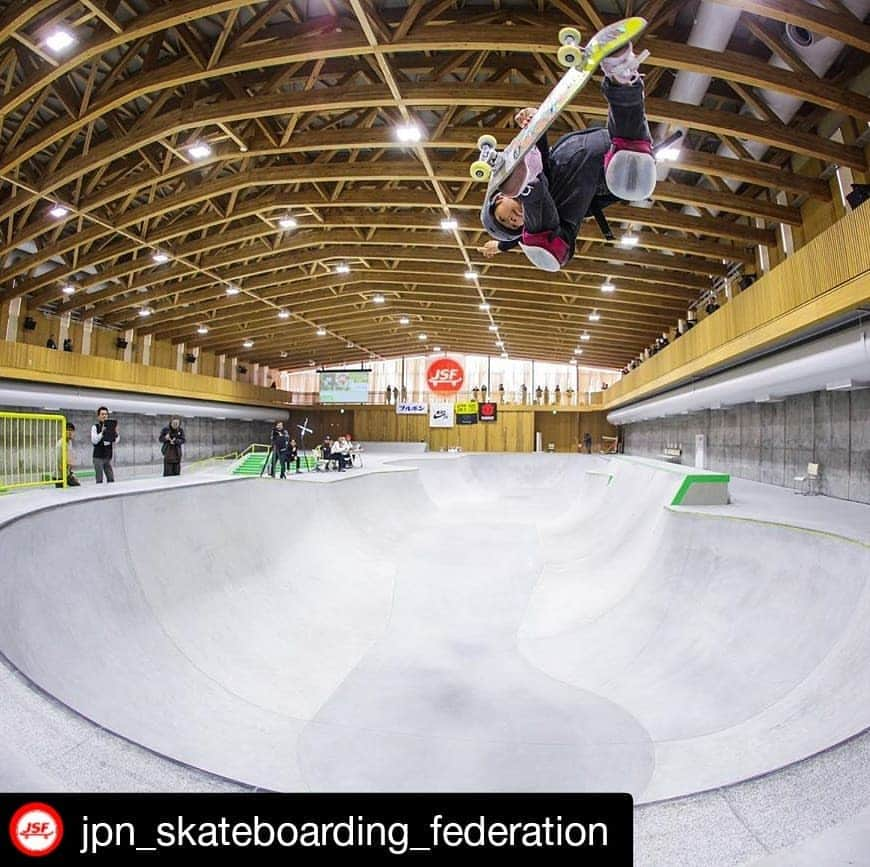 岡本碧優のインスタグラム：「One shot from a local @jpn_skateboarding_federation event I won last week. #keeppushing 🛹🛹🛹 #Repost ・・・ 岡本碧優 @misugu0228 #JSF 📸 @gatafornia_shozzy  #skateboarding #skateboard #parkstyle #japanskateboardingfederation #健康ビジネス協議会 #japanopen #ブルボンpresentsJSFParkStyleContest2019Vol.3村上  @mktaxi.jp @santacruzskateboards @santacruzwmns @independenttrucks @rictawheels @bronsonspeedco @dcshoes_japan @dc_skateboarding @hi_5.skatepark @division_osaka @triforce_krew #6556skateboarding」