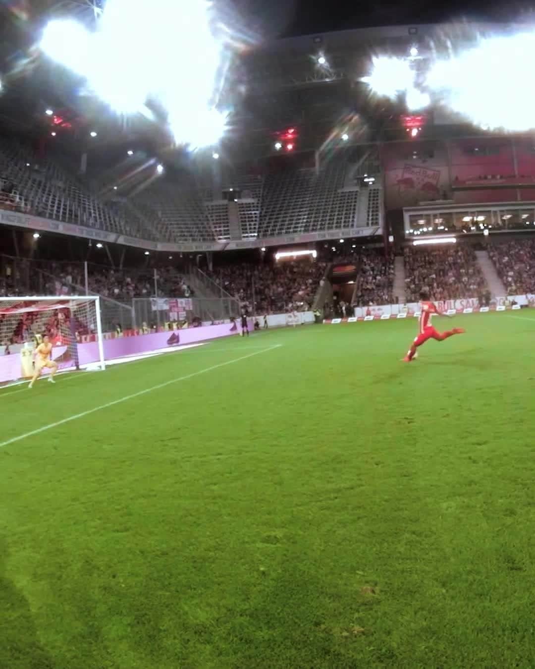 のインスタグラム：「this is Salzburg like you've never seen them before 💪 . watch our series on @fcredbullsalzburg's Champions League journey over on Red Bull TV now, link in bio ☝️ #redbull #futbol #soccer #salzburg #pov」