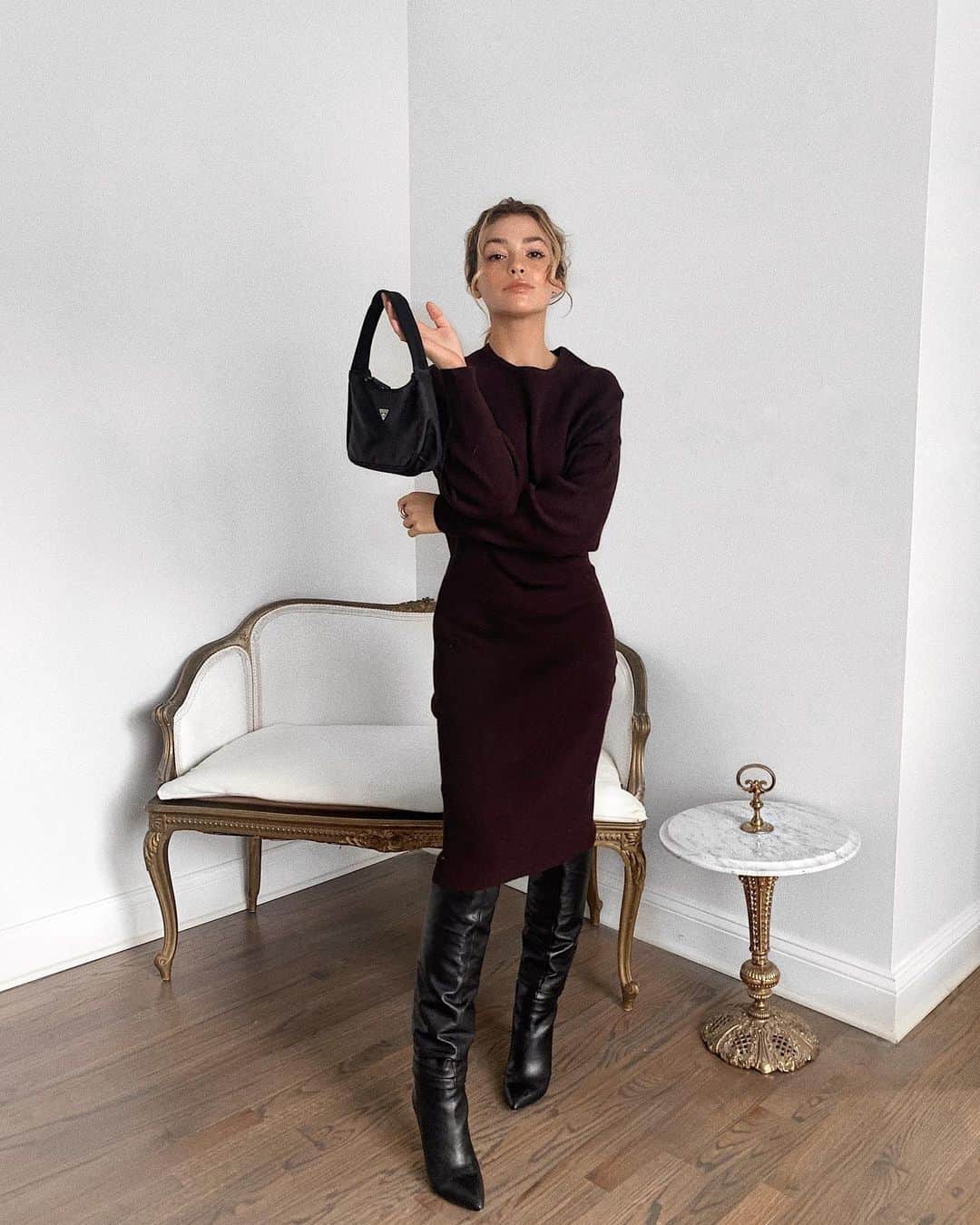 Kelsey Simoneのインスタグラム：「Styling winter outfits can be tough, but I just uploaded a Winter Style Guide to help you out!! I talk about some styling tips for the winter & wardrobe essentials ~ Link is in my bio Xx  Look from @revolve #revolveme」