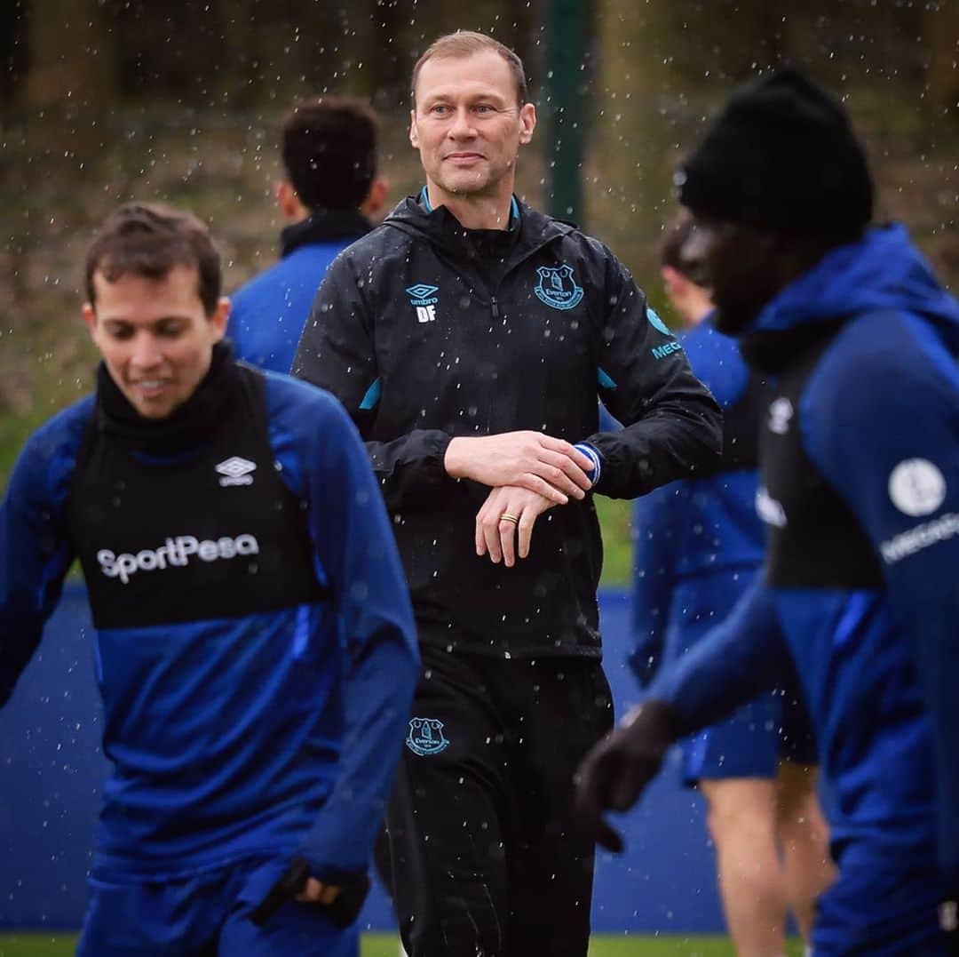 エヴァートンFCさんのインスタグラム写真 - (エヴァートンFCInstagram)「“That’s what happens when you play for Everton - you forget the rest. The rest means nothing.” - Duncan Ferguson 💙 • • • #everton #blues #toffees #efc #training #EVECHE #chelsea #goodisonpark #pl #premierleague」12月7日 2時10分 - everton