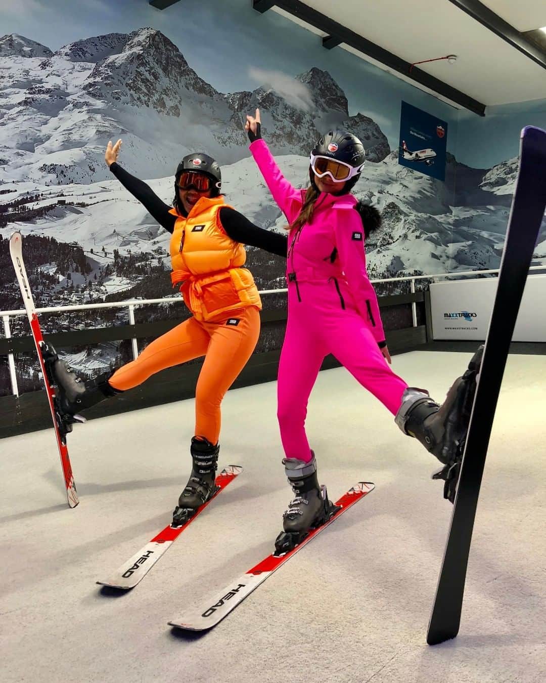 ASOSさんのインスタグラム写真 - (ASOSInstagram)「So ASOS 4505 ski just dropped...trip to the Alps anyone? 🏔🎿 🔎 ASOS 4505 ski acid orange gilet (1483265), ASOS 4505 ski fitted belted ski suit with faux fur hood (1483199)」12月7日 2時10分 - asos