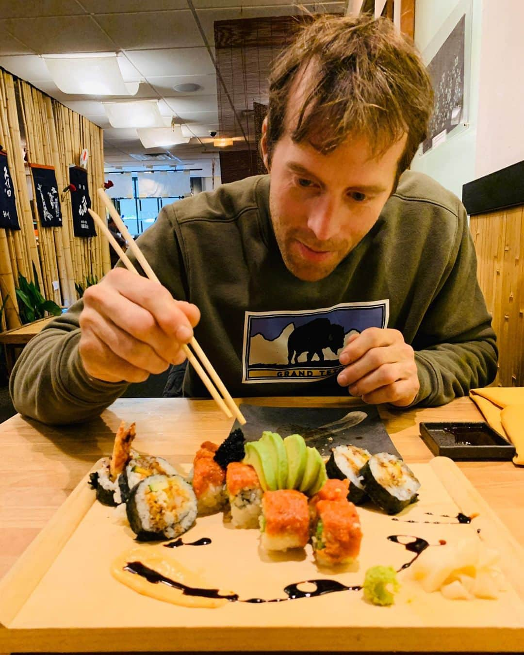 ニーナ・ウィリアムズさんのインスタグラム写真 - (ニーナ・ウィリアムズInstagram)「@james_lucas: skilled chopstick operator, gold footed, potato-scooping, boulder crusher birthday boy 😍🥳❤️ !! And big HBD to his Muay Thai counterpart @mattlucasbkk 💛#thanksMarian」12月7日 2時10分 - sheneenagins