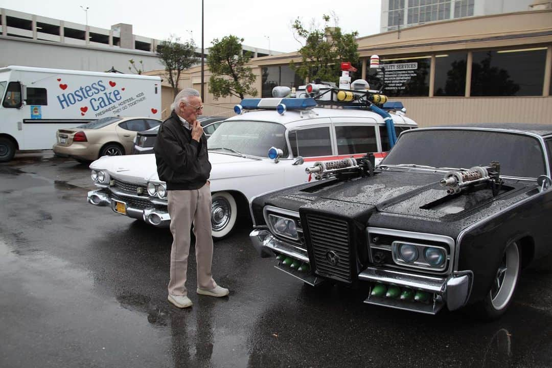 スタン・リーさんのインスタグラム写真 - (スタン・リーInstagram)「Decisions, decisions. Which ride do you think Stan chose? #FlashbackFriday #ghostbusters #greenhornet」12月7日 2時18分 - therealstanlee