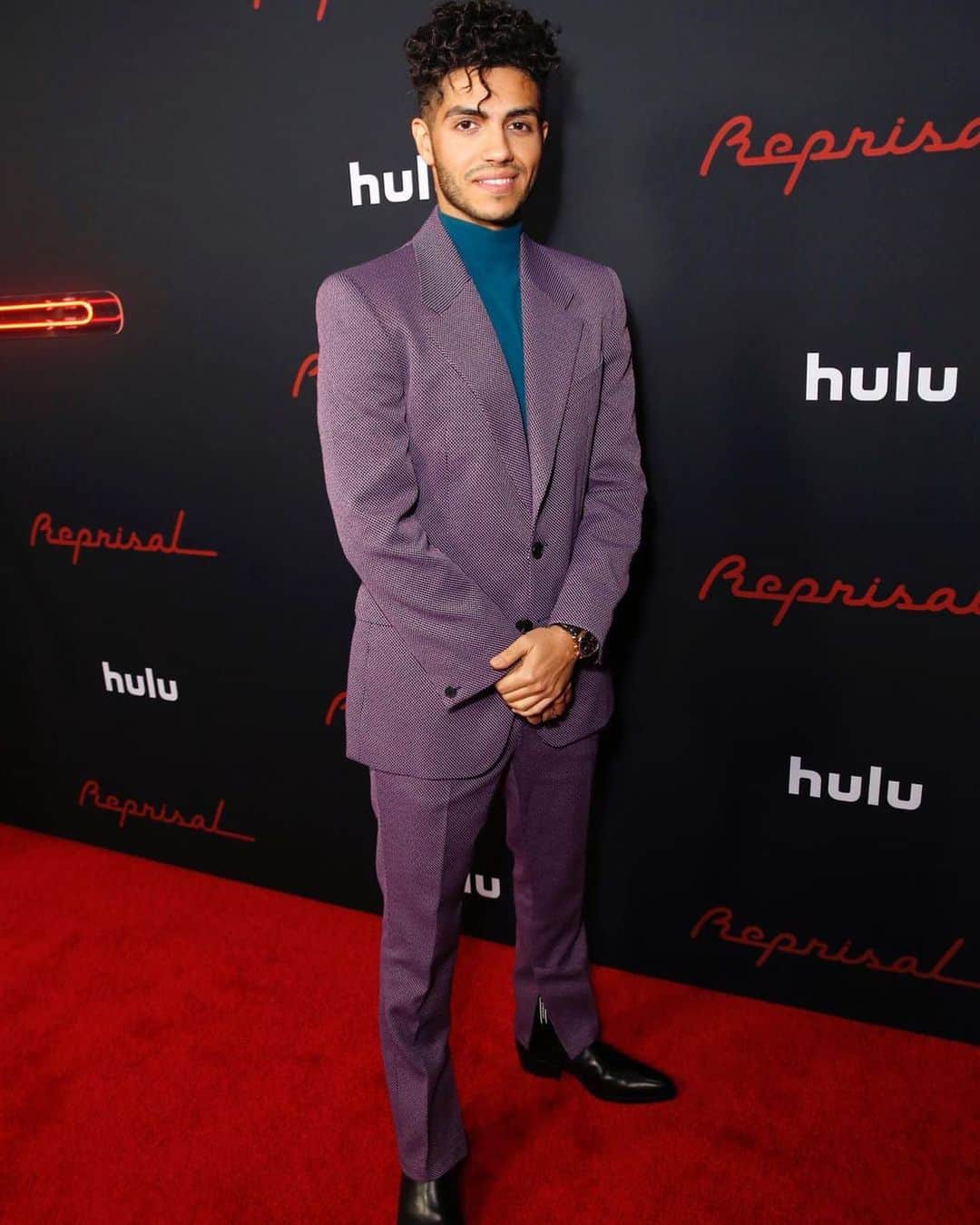 メナ・マスードのインスタグラム：「Last night at the Reprisal Premiere. Honored to be a part of this incredible cast! All episodes out now on @hulu」