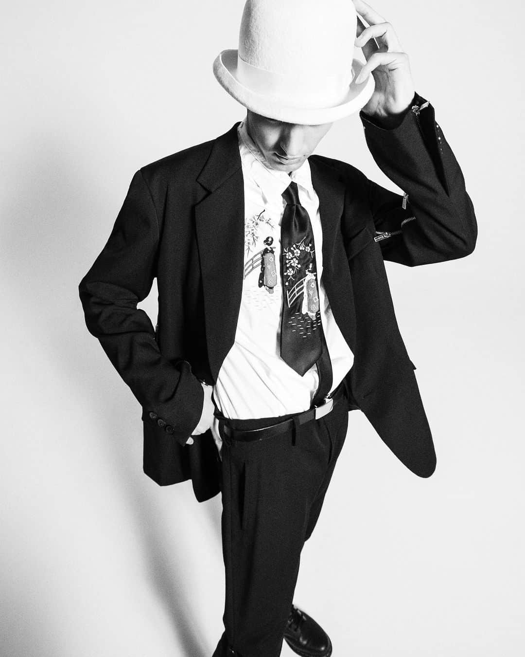 山本耀司さんのインスタグラム写真 - (山本耀司Instagram)「Yohji Yamamoto 2004-2005AW REPLICA Capsule Collection.  Available on December 6th in Japan.  #YohjiYamamoto #Replica」12月7日 2時34分 - yohjiyamamotoofficial
