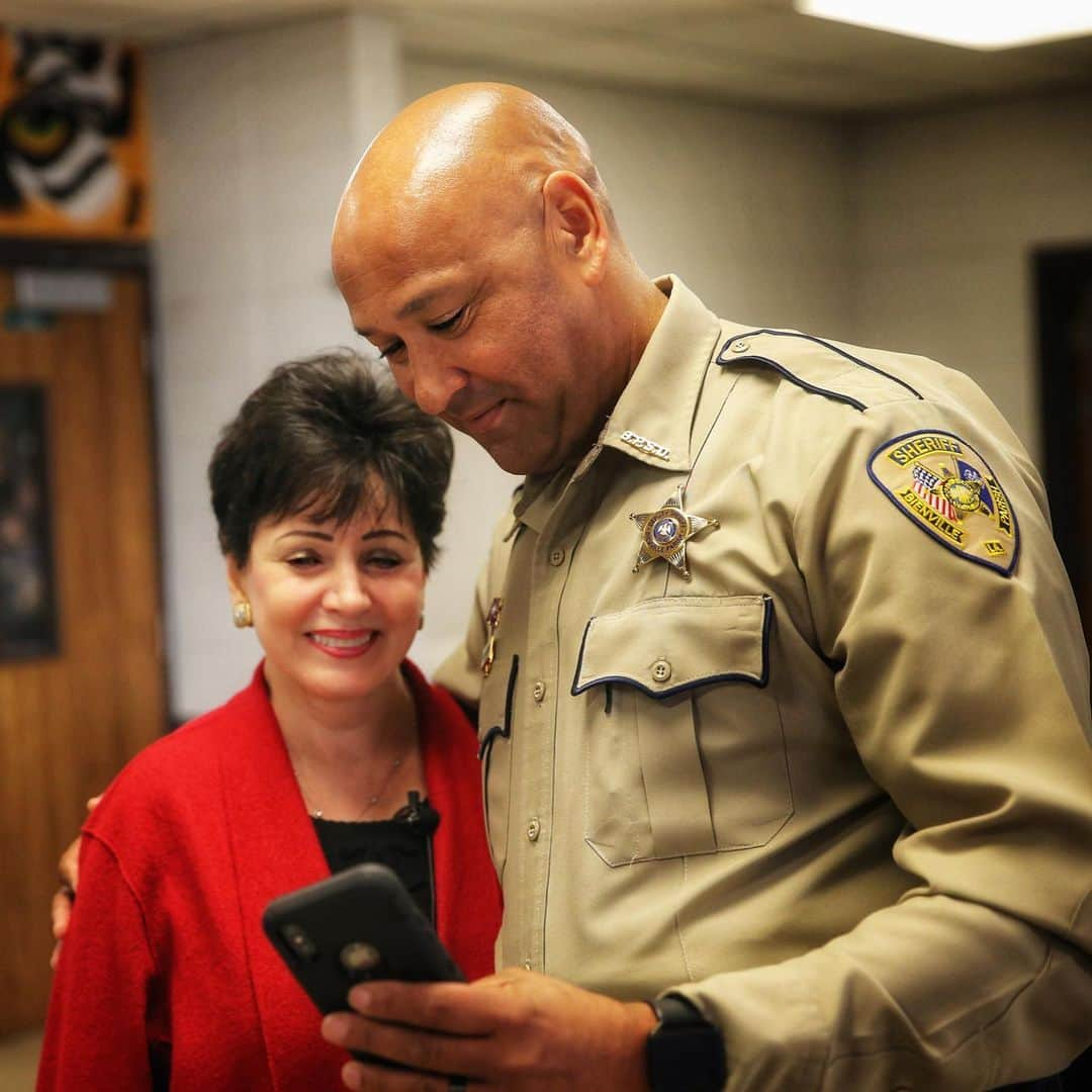 ニューオーリンズ・セインツさんのインスタグラム写真 - (ニューオーリンズ・セインツInstagram)「Mrs. Benson is visiting a number of areas around Louisiana today!  She spoke at Castor High School this morning and announced she would be donating funds that will be used for the renovation of their hallways.  Funds not used for the renovations will be donated to the Castor School General Fund in memory of Riley Jinks, a former student of Castor High School who lost his life in a horse riding accident at the age of 16  #Saints」12月7日 2時35分 - saints