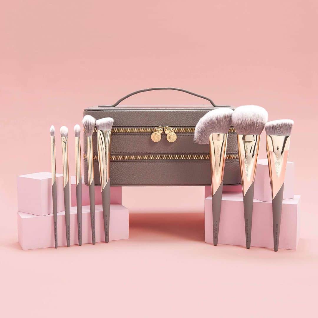 ipsyさんのインスタグラム写真 - (ipsyInstagram)「Congrats to our winner @doyoulovemeow! Giveaway alert! These one-of-a-kind, multitasking brushes by @complexculturebeauty were created to make your looks (and your life) way easier. One lucky Ipster will win every brush in the collection, plus a makeup bag to hold your winter beauty essentials. Want in? Details 👇. ⁠⠀ ⁠⠀ How to enter:⁠⠀ 1. Follow @IPSY & @complexculturebeauty⁠⠀ 2. Like this post⁠⠀ 3. Tag three friends in the comments⁠⠀ 4. Use #IPSY & #Giveaway ⁠⠀ Each comment is an entry. Up to 10 entries allowed. This giveaway ends 12/10 at 11:59pm/pst and the winner will be announced on 12/13. To enter this giveaway, you must be 18 years old or older and a resident of the U.S. or Canada. By posting your comment with those hashtags, you agree to be bound by the terms of the Official Giveaway Rules at www.ipsy.com/contest-terms⁠⠀」12月7日 2時45分 - ipsy