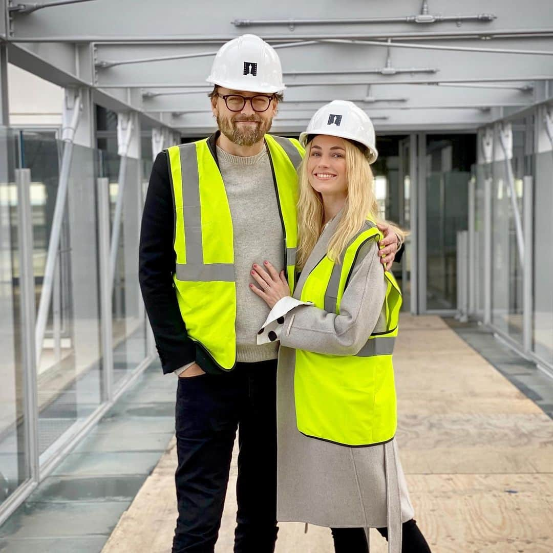 ヨアヒム・ローニングさんのインスタグラム写真 - (ヨアヒム・ローニングInstagram)「Thank you @academymuseum for giving us the grand tour of your amazing new building. Designed by Renzo Piano, the Academy Museum of Motion Pictures will open next year and inspire film lovers for generations to come. We’re so proud to be a part of it. And thank you for letting us wear those cool Academy hard hats! 🎬🎥🎬 #academymuseum」12月7日 2時45分 - joachimronning