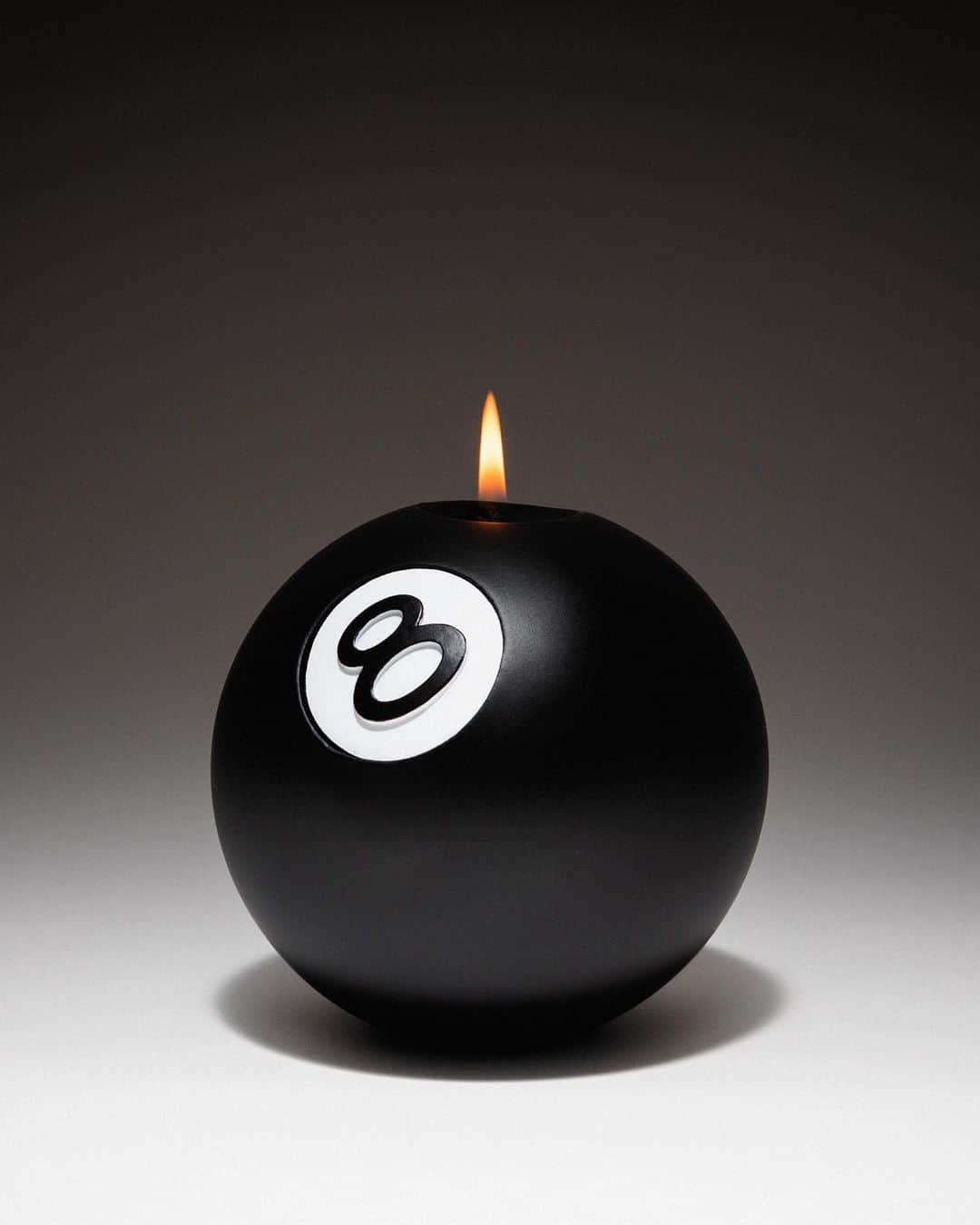 Stüssyさんのインスタグラム写真 - (StüssyInstagram)「8-ball candle, available now worldwide. 🎱 🕯 📸 @conradbrownphoto」12月7日 2時46分 - stussy