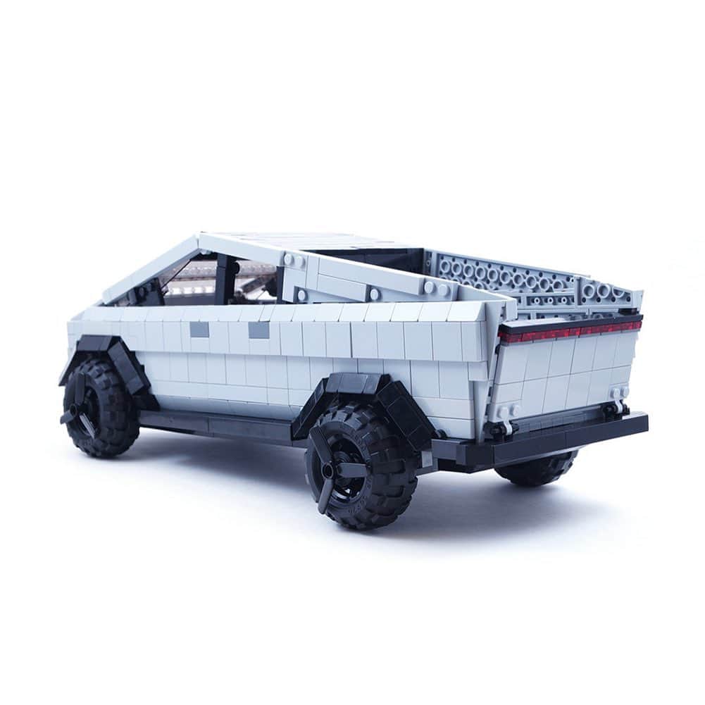 HYPEBEASTさんのインスタグラム写真 - (HYPEBEASTInstagram)「@hypekids: A dedicated @teslamotors fan went ahead and built and actual LEGO model of the futuristic Cybertruck. Designed by creative brick builder BrickinNick, he estimates that the set currently uses roughly 1,500 to 2,000 pieces, and the actual build time would be around 15 to 16 hours. Link in bio for more.⁠⠀ Photo: @BrickinNick」12月7日 2時56分 - hypebeast