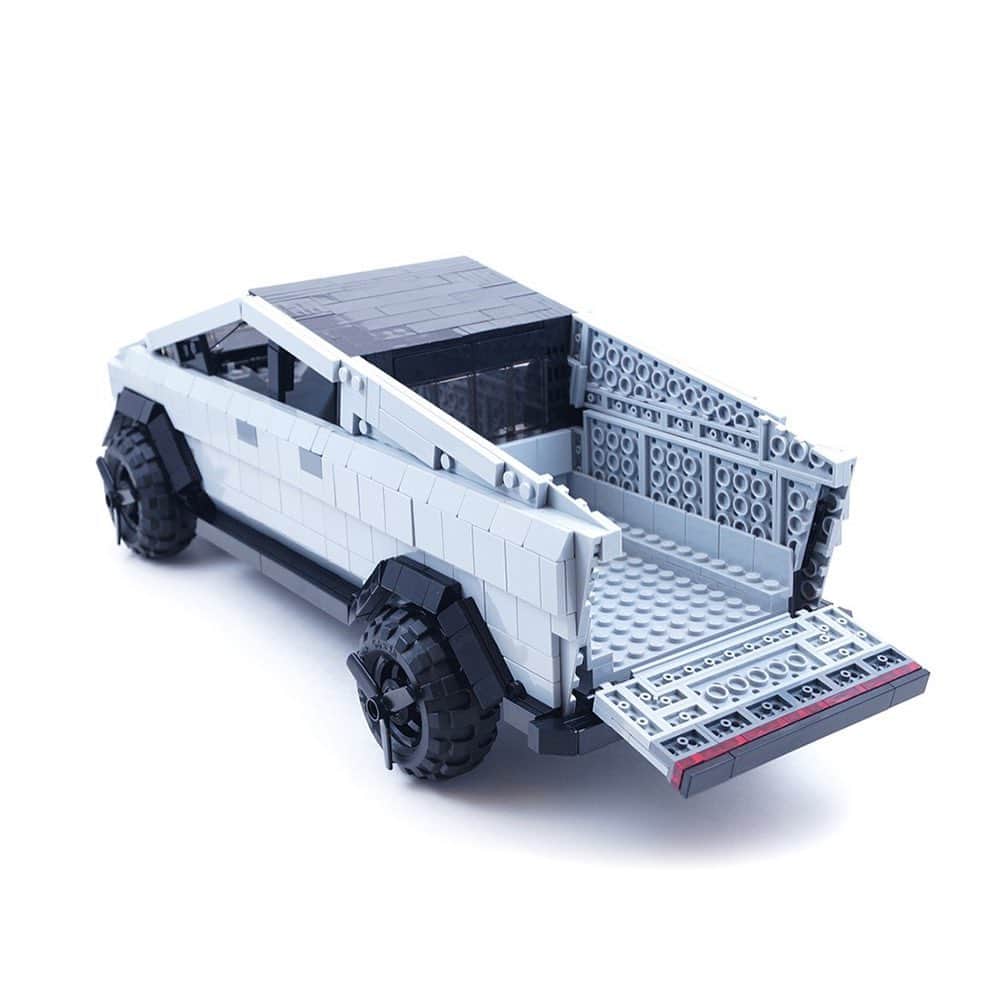 HYPEBEASTさんのインスタグラム写真 - (HYPEBEASTInstagram)「@hypekids: A dedicated @teslamotors fan went ahead and built and actual LEGO model of the futuristic Cybertruck. Designed by creative brick builder BrickinNick, he estimates that the set currently uses roughly 1,500 to 2,000 pieces, and the actual build time would be around 15 to 16 hours. Link in bio for more.⁠⠀ Photo: @BrickinNick」12月7日 2時56分 - hypebeast