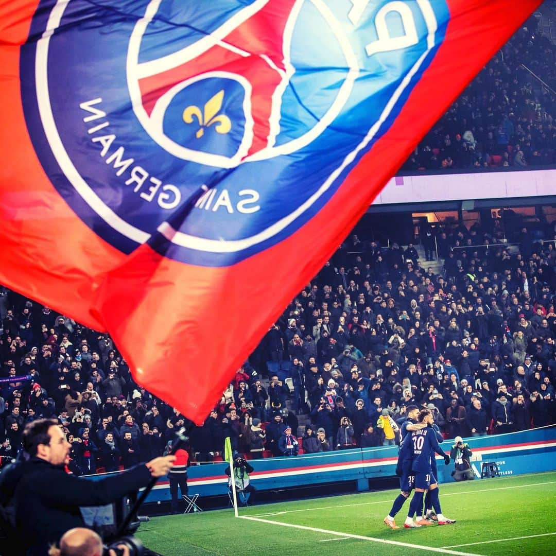 マウロ・イカルディさんのインスタグラム写真 - (マウロ・イカルディInstagram)「Tomorrow we return to the pitch ⚽️🔴🔵 @psg @ligue1conforama」12月7日 2時57分 - mauroicardi