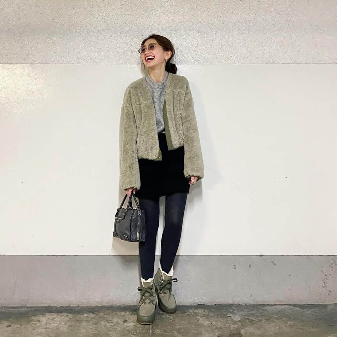 木野園子のインスタグラム：「今朝早くに家を出ると、吐く息が白くなって冬の本番が遂にきたと感じる寒さでした☃️SOREL @sorel_jp の秋冬の新作のショートブーツは普段にもアウトドアにも使えて大活躍しそう✨毎年何かしら買ってしまうくらい大好きなカーキのアイテム🐻 今年も幾つか増えてきました‼️ #SOREL #sorelboots #fashion #coordinate #ootd #khaki #カーキ」