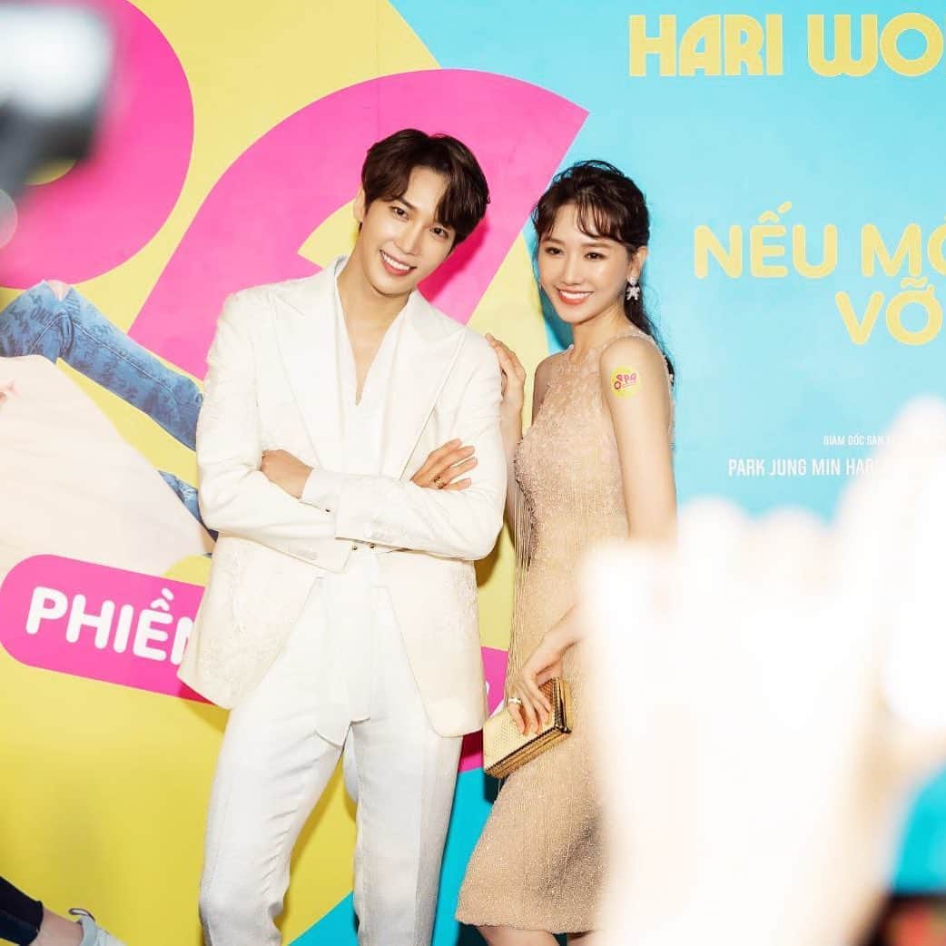 パク・ジョンミンのインスタグラム：「여러분 덕분에 #oppaphiềnquánha 개봉 잘 했습니다! 감사합니다!! 그리고!!! 저는 오늘 어머니 생신이셔서 새벽에 돌아갈 예정이었으나... 엄마가 베트남 팬들과 함께 보내는 것이 더 선물이라고...배려를 해주셔서 잘하면...!! 오늘 영화를 보러 극장에 오신 분들과  서프라이즈를 할 수도 있을것같아요! 자세한 정보 알게 되면 바로 업데이트 할께요!!」
