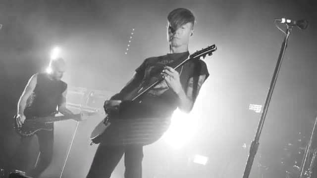 AFIのインスタグラム：「Day 4: #GetDark live performance, captured by @thefallenidolband 🌑 #TMM1」