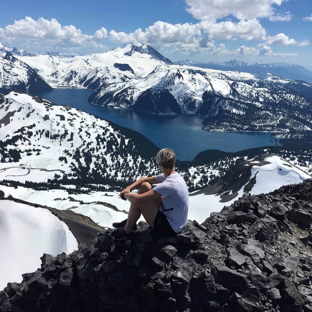ソフィー・シュミットのインスタグラム：「Flash back to an incredible day. Thanks Rhian for this adventure. 🗻🧗 #britishcolumbia you're beautiful!」