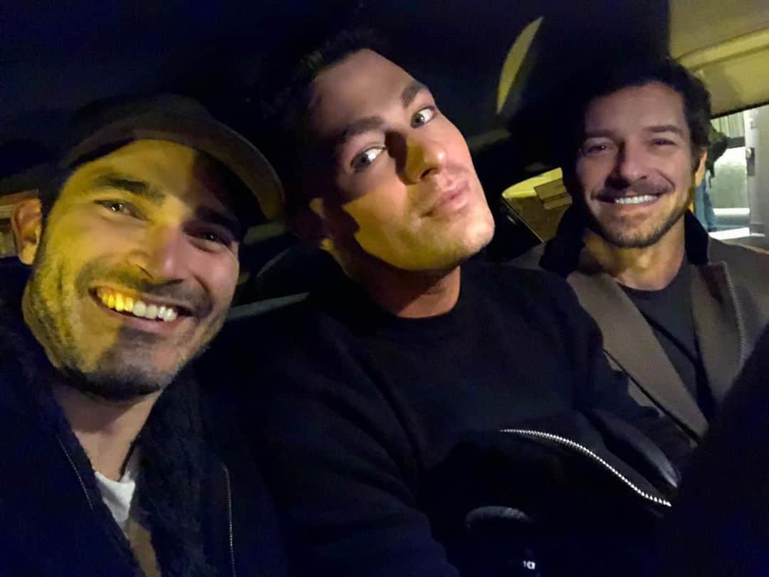 コルトン・ヘインズさんのインスタグラム写真 - (コルトン・ヘインズInstagram)「Trapped in the car with these 2 blokes. Lost in the UK with @tylerhoechlin @ianbohen #TeenWolfReunion #WalesComicCon」12月7日 4時35分 - coltonlhaynes